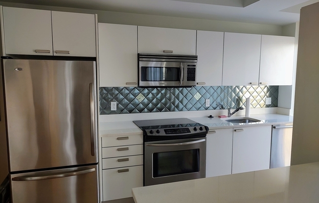 1 bed, 1 bath, 867 sqft, $3,600, Unit 423