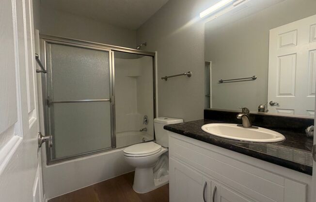 2 beds, 1 bath, 900 sqft, $2,950, Unit 603