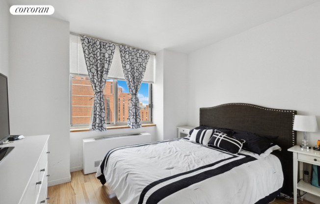 1 bed, 1 bath, 670 sqft, $5,000, Unit 25D