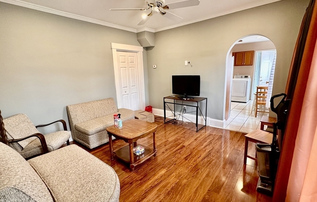 3 beds, 1 bath, 1,100 sqft, $3,000, Unit 2