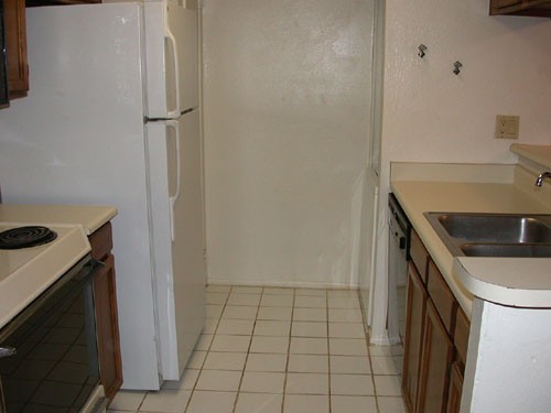 Spacious 2 bedroom 2 bath Townhouse near Baseline and 48th St.