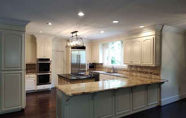 Gorgeous 4 beds, 3.5 bath home located in the Giverny Community!