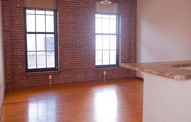 2 beds, 1 bath, 1,000 sqft, $1,200, Unit SW 103