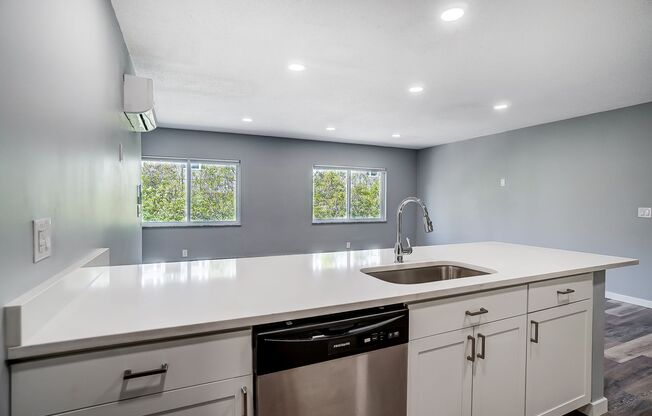 2 beds, 2 baths, 1,279 sqft, $1,975, Unit 601