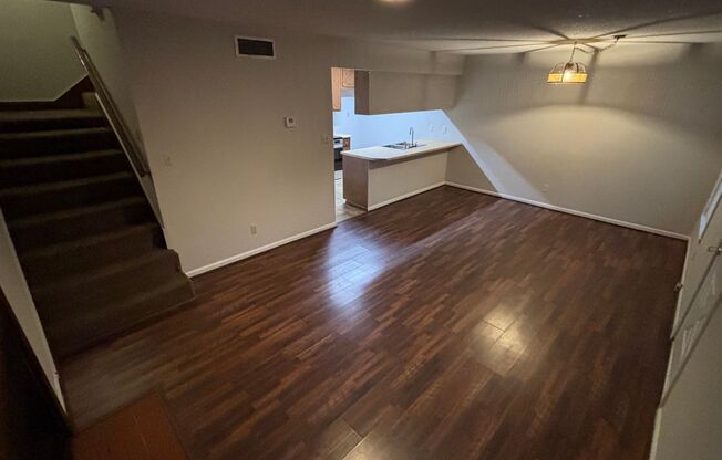 2 beds, 1 bath, $1,095, Unit 115