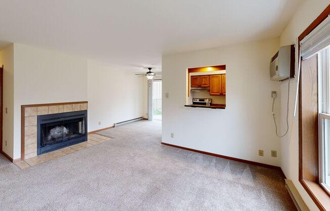 2 beds, 2 baths, 950 sqft, $1,695, Unit 7657CB