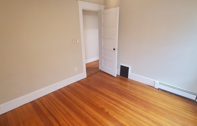 3 beds, 1 bath, 1,080 sqft, $2,850, Unit 3