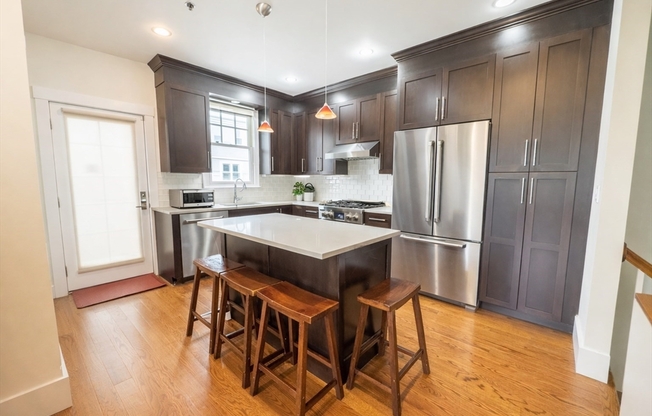 9 MONTAGUE