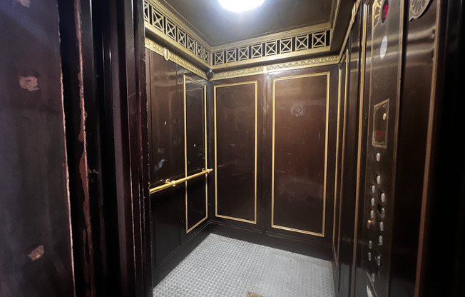 Studio, 1 bath, 400 sqft, $850, Unit 703