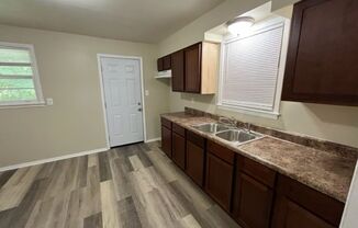 3 beds, 1 bath, $1,100