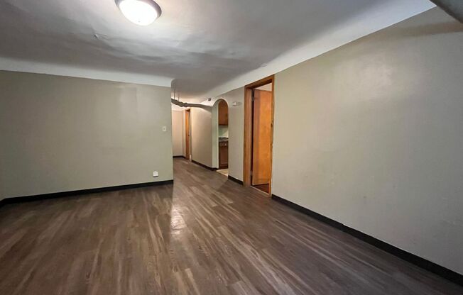 2 beds, 1 bath, 864 sqft, $995, Unit B2