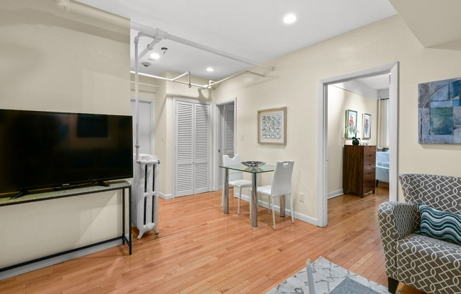 186 Commonwealth Ave