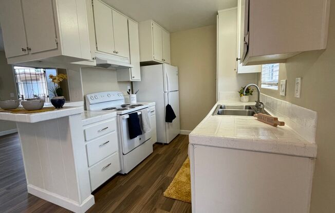 2 beds, 1 bath, $2,195, Unit 18