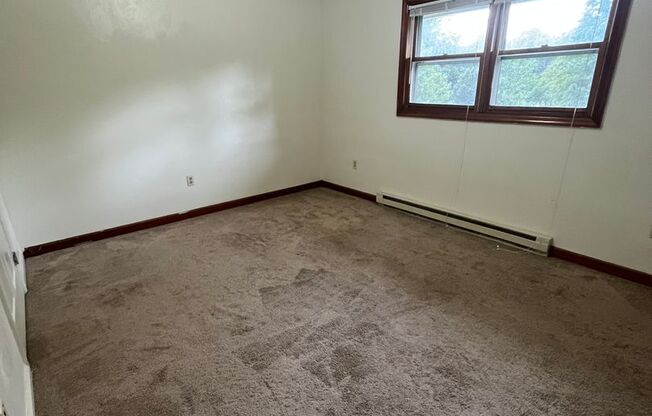 2 beds, 1 bath, 903 sqft, $1,090, Unit O-2