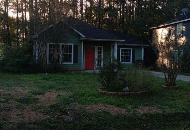 Completely Renovated House with a Forest as a backyard!!