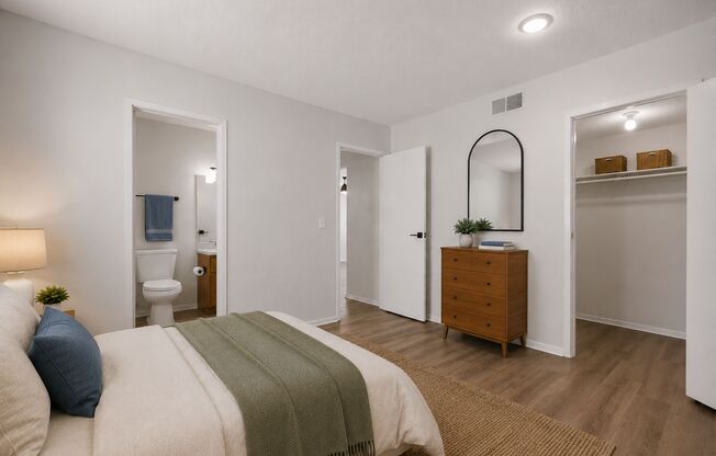 2 beds, 1 bath, 819 sqft, $1,200