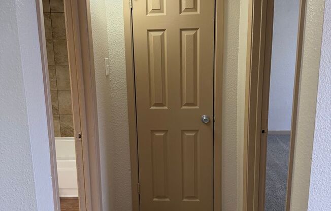 1 bed, 1 bath, 612 sqft, $880, Unit 920