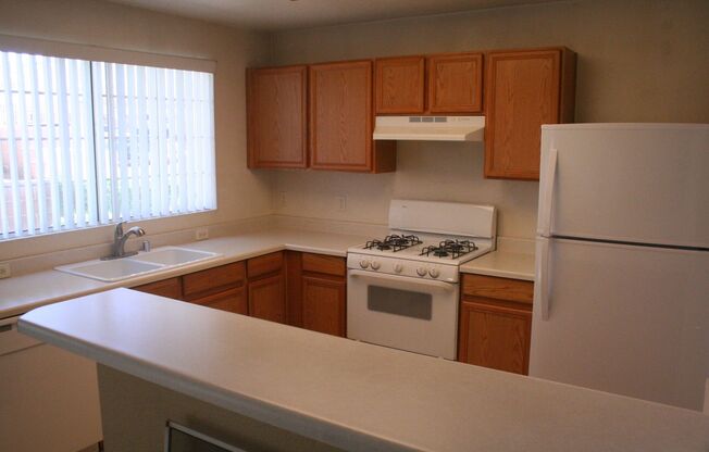 2 Bed, 2 Bath, downstairs, 1 Story Unit, 1 Bay Garage, Appliances included