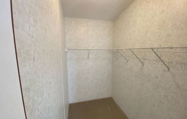 3 beds, 2 baths, $1,775, Unit # OAKLAND HLS