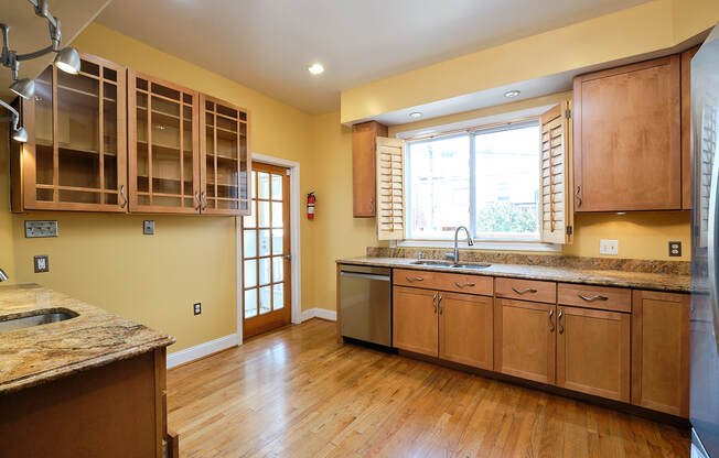 513 OGLETHORPE ST NW