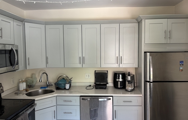 606 Columbus Ave 2R