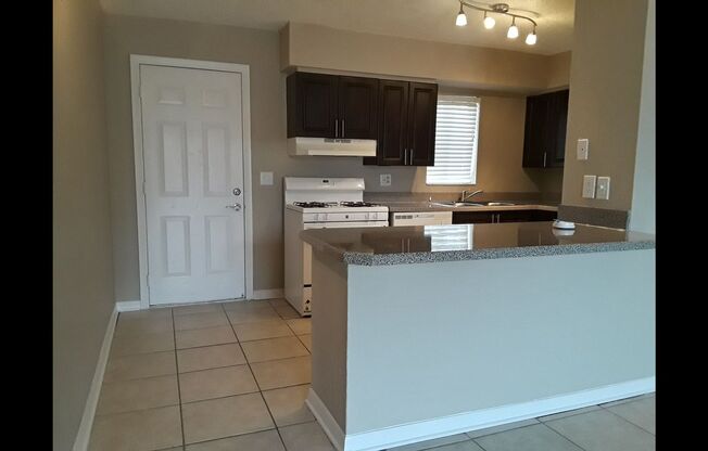 1 bed, 1 bath, 800 sqft, $999