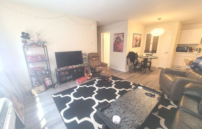 2 beds, 1 bath, $1,195, Unit 113