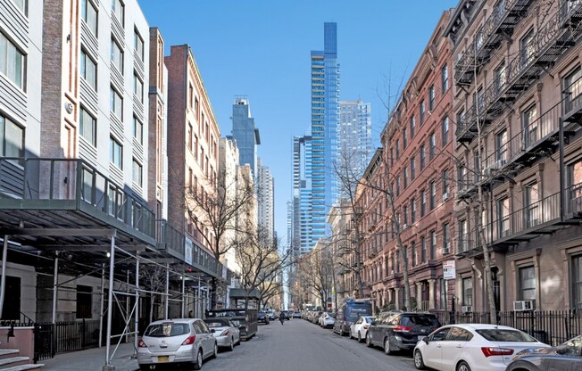 2 beds, 1 bath, $4,700, Unit 1C