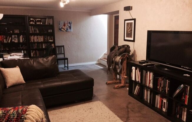 3 beds, 2 baths, $3,000