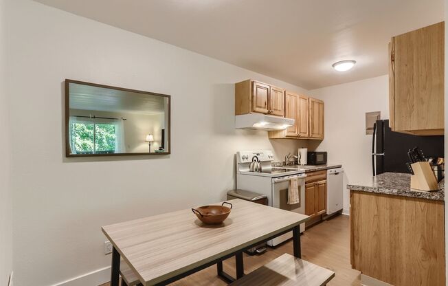 1 bed, 1 bath, $2,695, Unit # J 24