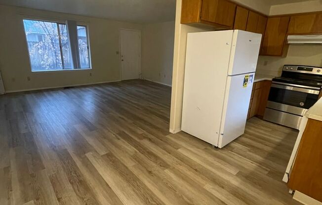 2 Bedroom / 1 Bathroom Single Level Duplex in Redmond