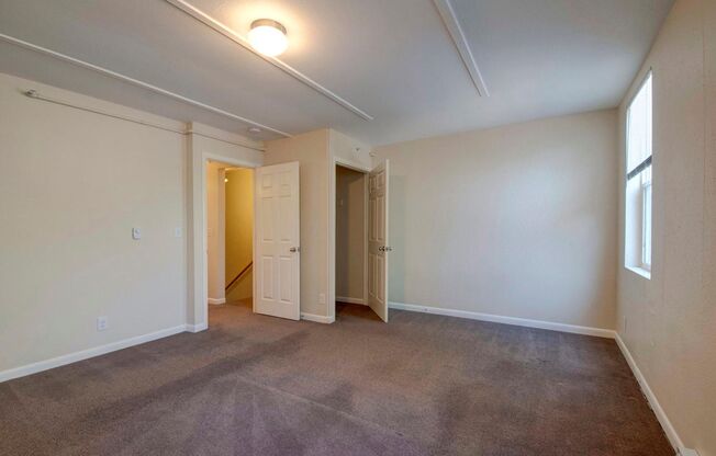 4 beds, 2 baths, 1,300 sqft, $5,200, Unit 203