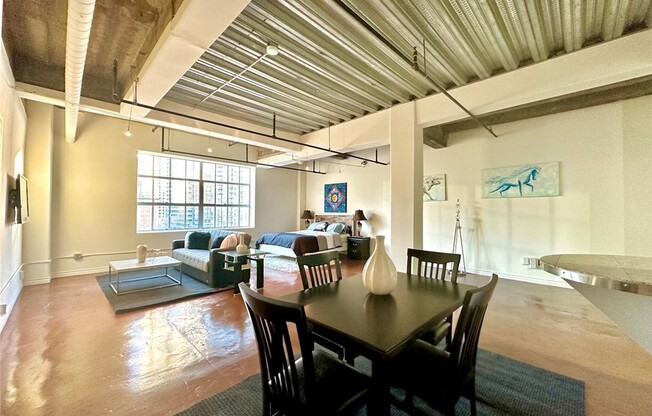 1 bed, 1 bath, 700 sqft, $2,000, Unit 1105