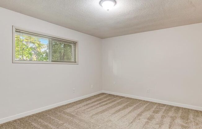 2 beds, 1 bath, 950 sqft, $1,750, Unit 37