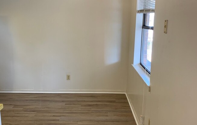 2 beds, 1 bath, 850 sqft, $775, Unit 209