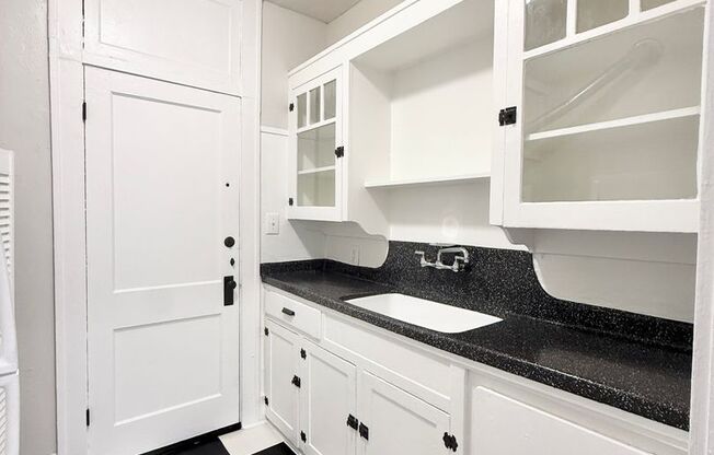 1 bed, 1 bath, $1,135, Unit B2602