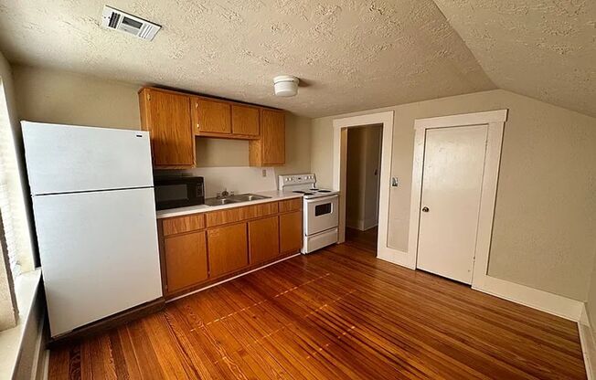 2 beds, 1 bath, 750 sqft, $1,150