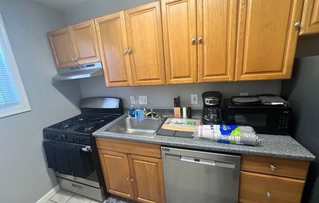 1 bed, 1 bath, $1,300