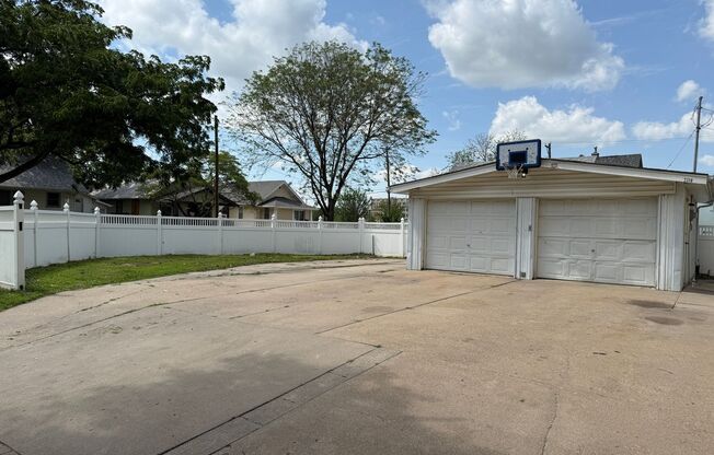 Home w/ Huge 2-stall Garage