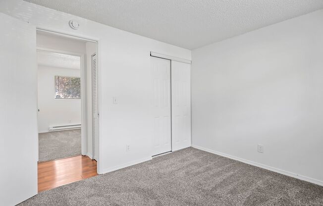 3 beds, 1 bath, 864 sqft, $1,995, Unit 17