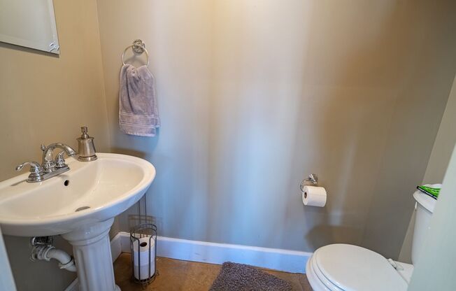 1 bed, 1.5 baths, $1,500, Unit 893 N High Apt. 203