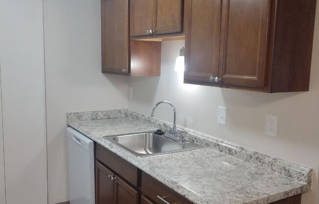 1 bed, 1 bath, 592 sqft, $1,225, Unit 021