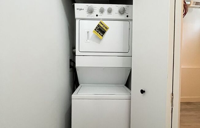 2 beds, 1 bath, 850 sqft, $1,995, Unit 523