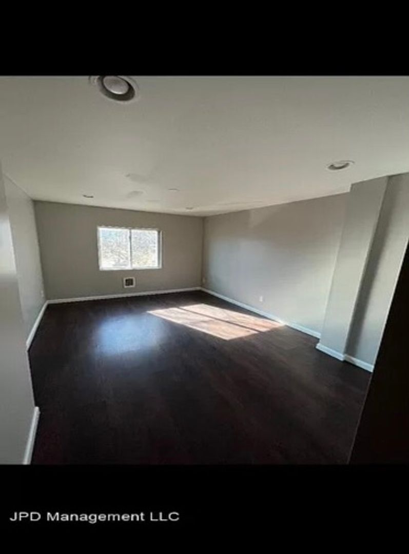 NICE TOWNHOME IN PORT RICHMOND AREA FOR RENT