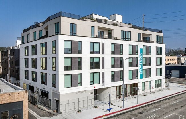 1 bed, 1 bath, 678 sqft, $3,650, Unit 418
