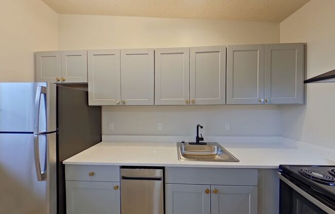 3 beds, 1 bath, 755 sqft, $2,347, Unit 31A