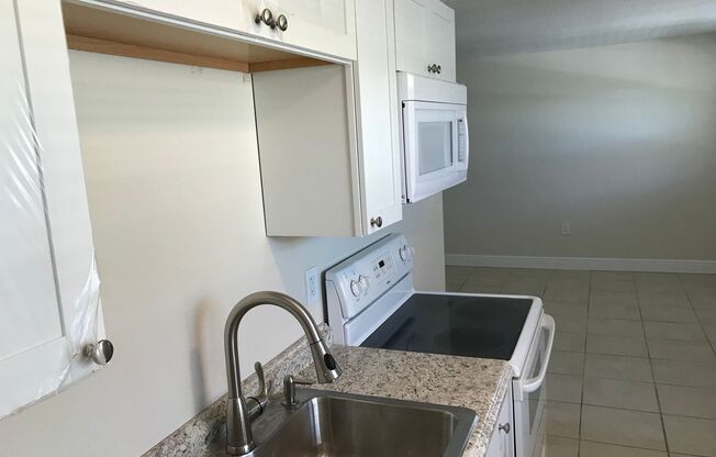 2 beds, 1 bath, 700 sqft, $1,300, Unit OCWK08