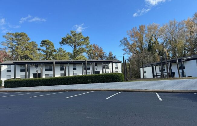 2 beds, 1 bath, 830 sqft, $1,250, Unit O07