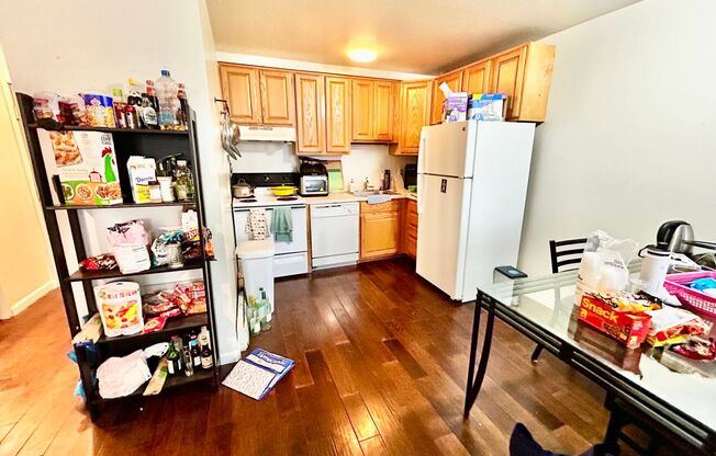 2 beds, 1 bath, 768 sqft, $2,440, Unit 328