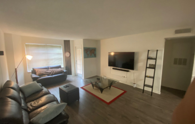 1013 CHASTAIN PARK CT NE